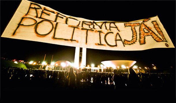 Devemos ter a coragem de assumir que o atual sistema político está falido e, portanto, precisa ser reformado, se quisermos, de fato, enfrentar os graves problemas da sociedade brasileira