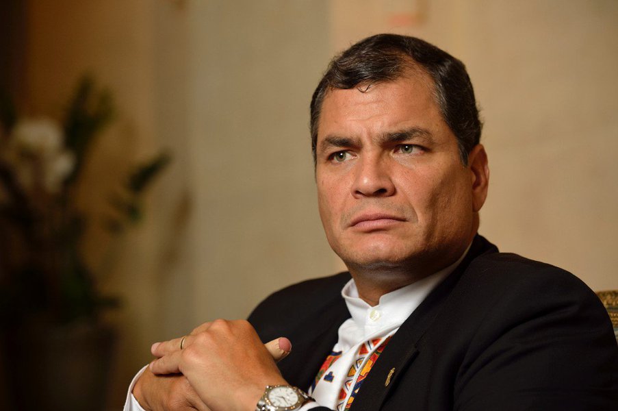 O presidente do Equador, Rafael Correa, disse esperar um acordo entre os países da Organização dos Países Exportadores de Petróleo (Opep) na próxima reunião na Argélia para estabilizar o mercado petrolífero; "Sem isso, as consequências podem ser muito graves. A própria Opep poderia ser desintegrada. Este problema não tem sido econômico, tem sido político e geopolítico. Há um grave risco que os preços do petróleo despenquem de novo", afirmou