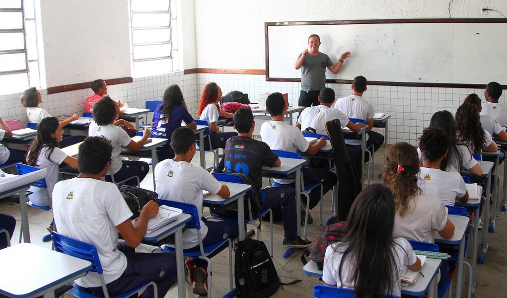 Mais de 2,4 mil professores do MA estão fora de sala de aula, diz auditoria  | Brasil 247