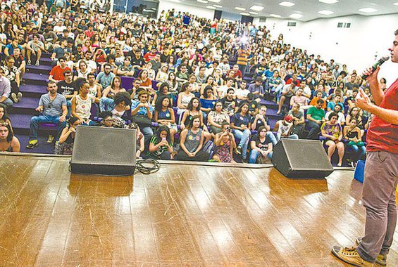 A Universidade pratica a pluralidade de posições políticas. Não deve ser partidarizada e sim politizada para discutir os problemas da cidade, do país, do mundo, do meio ambiente e dos seres humanos. O espírito da lei não é impedir o debate intelectual na Universidade Pública