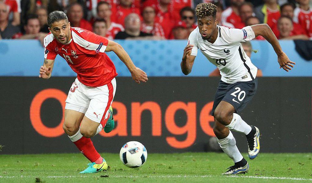 Suíça se juntou à França nas oitavas de final da Euro 2016 ao segurar um empate por 0 x 0 com os anfitriões do torneio no último jogo das duas equipes pelo Grupo A, neste domingo (20); Albânia e Romênia fizeram a outra partida da chave, com vitória albanesa por 1 x 0