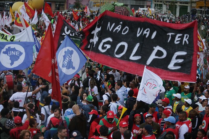 20/08/2015- São Paulo- SP, Brasil- Manifestação contra o impeachment de Dilma, no Largo da Batata, em São Paulo. Foto: Paulo Pinto/ Agência PT
