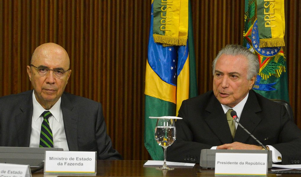 A ideia da equipe econômica golpista é submergir, ou seja, aprofundar a crise com cortes no orçamento público e, essencialmente, em programas sociais. Quem sobreviverá? A sociedade idealizada pelos golpistas é a sociedade da exclusão, da competição sem limites e pudores. É isto que está em forte construção!