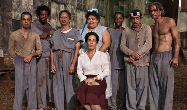 Nise morava no próprio trabalho. Em seu quarto, uma enfermeira teria encontrado livros marxistas – considerada leitura subversiva. Denunciada, a psiquiatra foi detida no próprio hospital e conduzida ainda com a vestimenta de trabalho. O episódio de intolerância infelizmente encontra paralelo nos dias de hoje