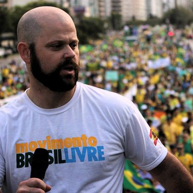 Dentro do mais profundo espírito democrático, convidei Alexandre Paiva, 39 anos, administrador, um dos coordenadores nacionais do MBL (Movimento Brasil Livre), para explicar o que é esse movimento