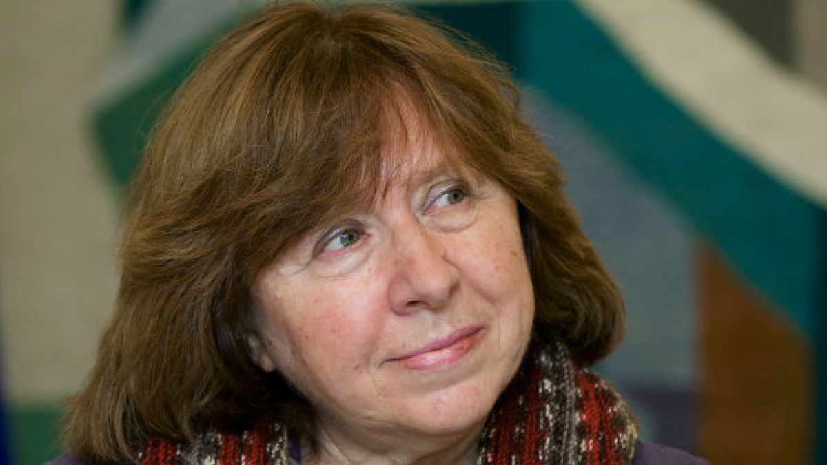 A autora bielorrussa Svetlana Alexievich conquistou o prêmio Nobel de Literatura nesta quinta-feira por seu retrato da vida na ex-União Soviética, que a Academia Sueca disse ser “um monumento ao sofrimento e à coragem em nossos tempos”
