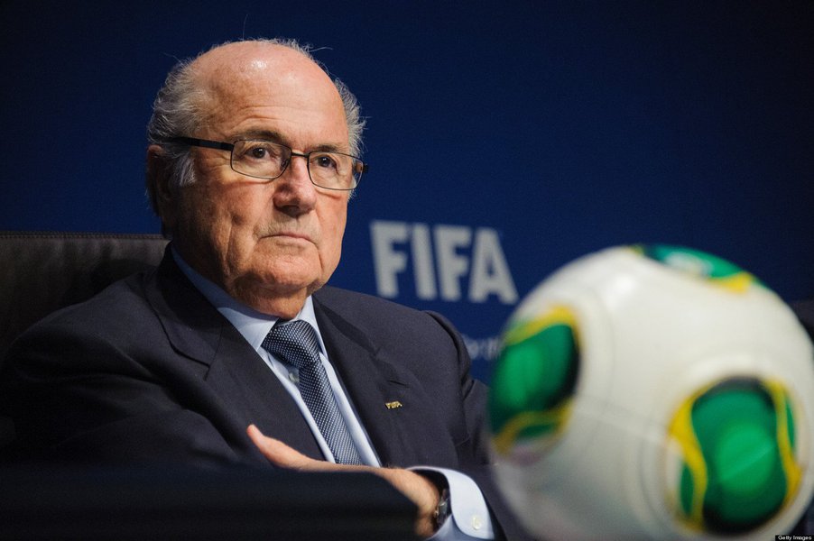 "O presidente Blatter ficou desapontado porque o Comitê de Ética não seguiu o Código de Ética e Código Disciplinar, os quais preveem que ele tenha a oportunidade de ser ouvido", disseram os advogados de Blatter em um comunicado enviado por email