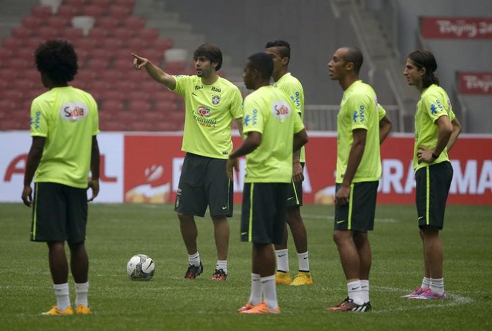 Kaká durante treino da seleção em Pequim. 10/10/2014. REUTERS/Jason Lee