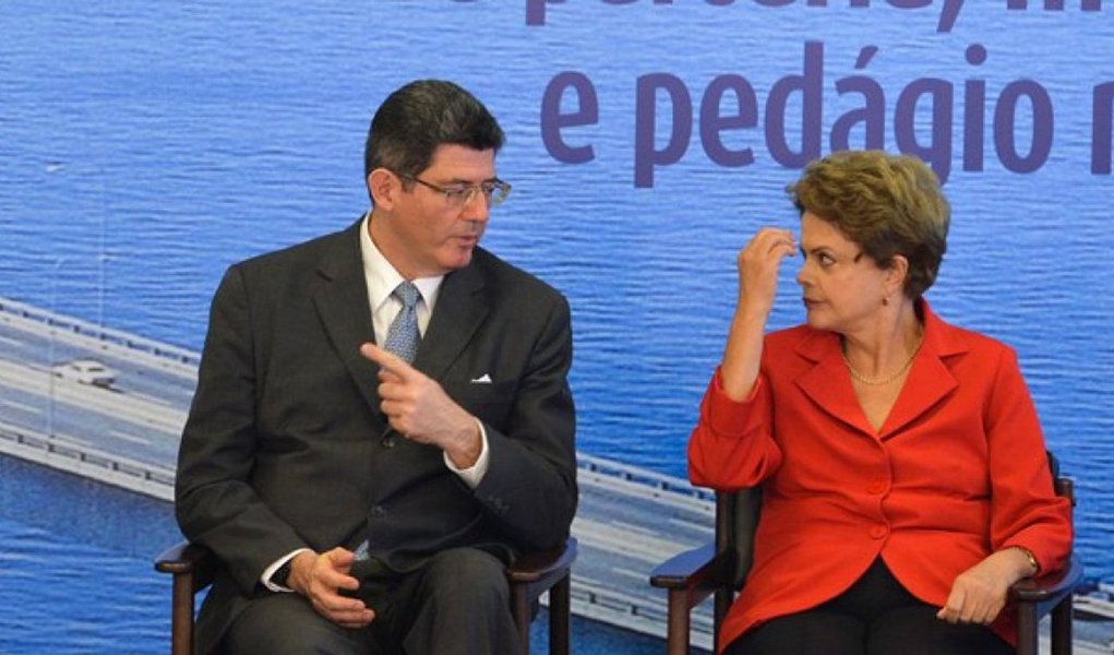Segundo o colunista Ricardo Melo, o recuo da presidente Dilma Rousseff em relação à CPMF coroou uma série de iniciativas desorientadas que comandam o governo desde as ameaças de impeachment: “De uma certa forma, o Planalto caiu na armadilha montada pela oposição. O fantasma golpista passou a guiar todos os passos da administração”, diz