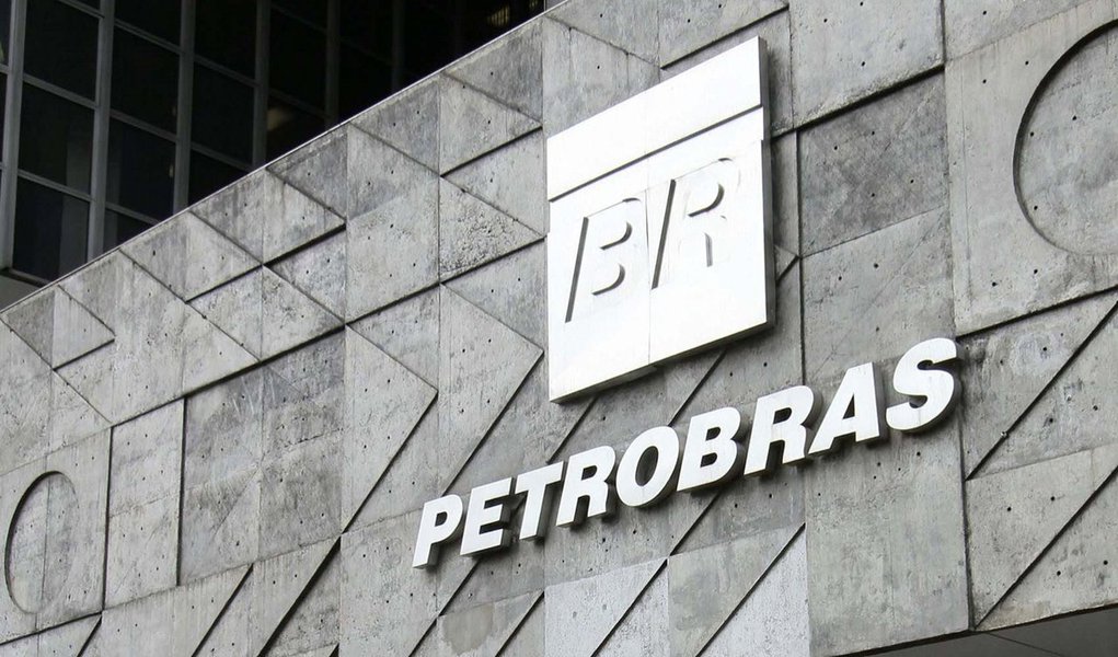 Petrobras anunciou a venda de ativos de petróleo e distribuição de combustíveis na Argentina e no Chile pelo valor total de aproximadamente US$ 1,4 bilhão; negócio faz parte do programa de desinvestimentos da estatal e ainda depende da aprovação dos órgãos reguladores de mercado