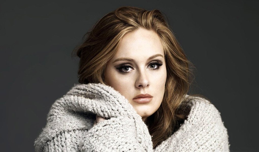 Uma fonte afirmou que a gravadora XL, de Adele, não disponibilizará o "25" para streaming nas plataformas digitais como Spotify e Apple Music quando for lançado na sexta-feira; "Amamos e respeitamos a Adele, assim como todos os seus 24 milhões de fãs no Spotify. Esperamos que ela dê a esses fãs a oportunidade de desfrutar do '25' no Spotify junto com o '19' e o '21' muito em breve", afirmou o Spotify em comunicado