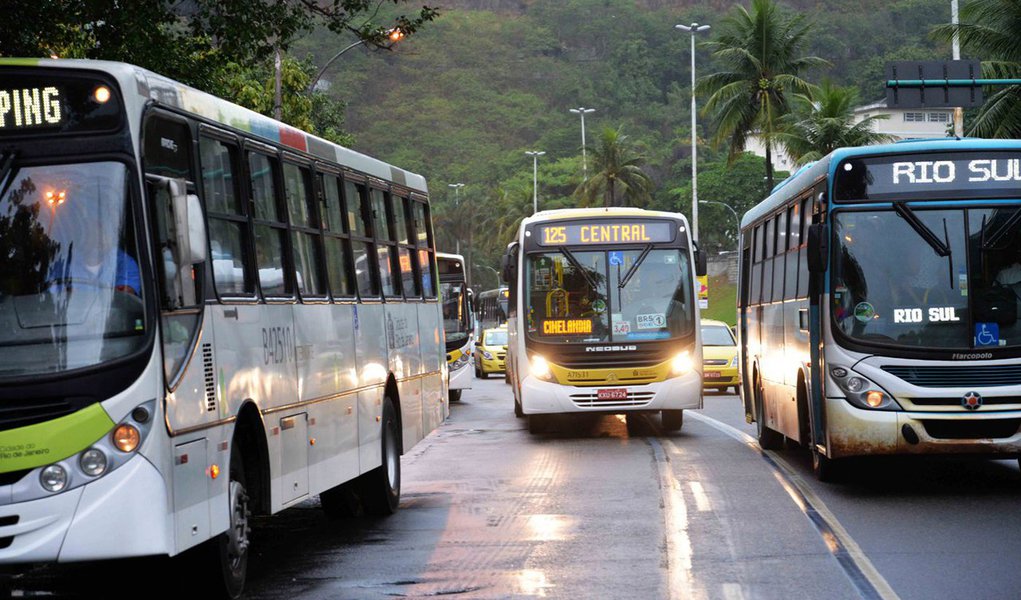 Morador do Jardim Mazza transforma linhas de ônibus em cenário de