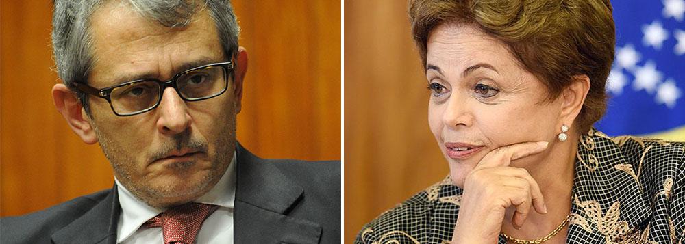 A presidente Dilma Rousseff usou seu perfil no Facebook para mandar um recado para o empresário Otávio Frias Filho, da Folha de S. Paulo, que pediu sua renúncia, em editorial publicado neste domingo; "setores da sociedade favoráveis à saída de Dilma, antes apoiadores do impeachment, agora pedem sua renúncia. Evitam, assim, o constrangimento de respaldar uma ação 'indevida, ilegal e criminosa'", diz ela; editorial golpista da Folha pede sua renúncia mesmo reconhecendo que ela é inocente; "Não que faltem indícios de má conduta; falta, até agora, comprovação cabal. Pedaladas fiscais são razão questionável numa cultura orçamentária ainda permissiva", diz um trecho do texto da Folha