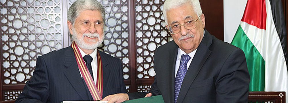 Presidente da Autoridade Nacional Palestina, Mahmoud Abbas, condecorou o ex-chanceler e ex-ministro da Defesa do Brasil, Celso Amorim, com a Ordem da Estrela de Jerusalém, em Ramallah, na Cisjordânia - a mais importante oferecida pela Palestina