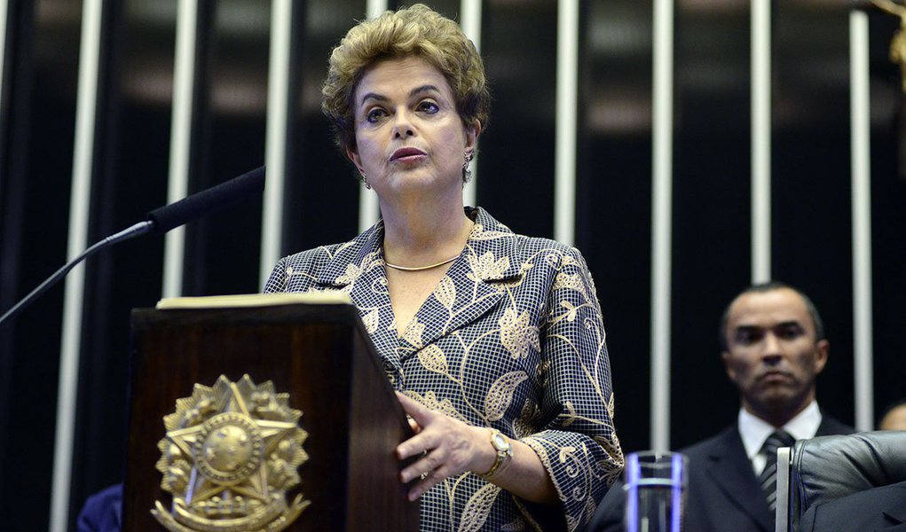 Enfrentaremos de cabeça erguida o pedido de impeachment de caráter vingativo e sem qualquer base legal apresentado por Cunha e venceremos, pois não há nenhum elemento que justifique qualquer interdição ao mandato da Presidenta Dilma