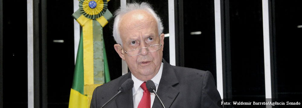 Senador Jarbas Vasconcelos (PMDB-PE) pede à Câmara dos Deputados tramitação especial para a proposta que torna automática a perda do mandato de parlamentar condenado (PEC 18/13)