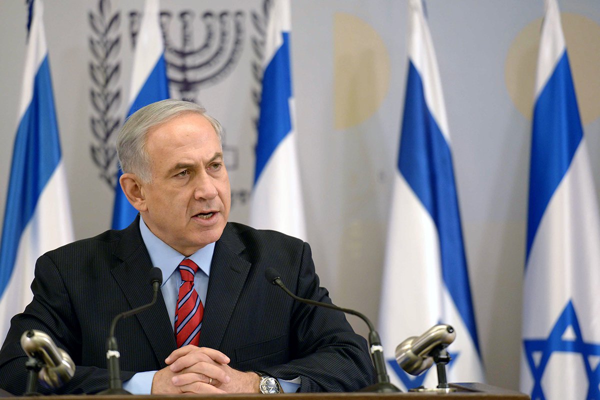 Polícia israelense interrogou o primeiro-ministro Benjamin Netanyahu nesta sexta-feira, 27; Netanyahu é suspeito em vários casos de corrupção, mas desmente todas as acusações e garante que ainda vai dirigir Israel por muitos anos; desde o final de 2016, ele é alvo de duas investigações: a primeira, sobre presentes luxuosos recebidos por ele e sua família que suspeita-se terem sido oferecidos por empresários