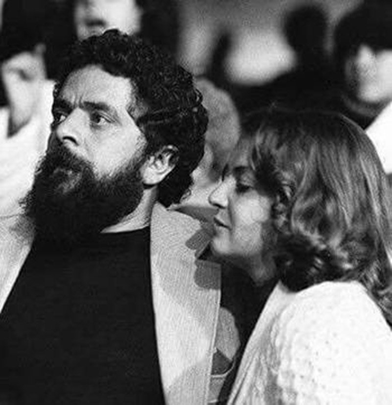 Se as elites atrasadas não perdoaram a presença de Lula na presidência, não suportaram ainda mais ter essa mulher, simples, valente e grande companheira, no primeiro plano da vida social e política