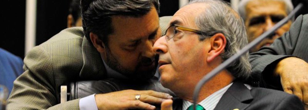 Presidente da C�mara dos Deputados, Eduardo Cunha, durante sess�o extraordin�ria para tentar concluir a vota��o da reforma pol�tica, em primeiro turno (Antonio Cruz/Ag�ncia Brasil)