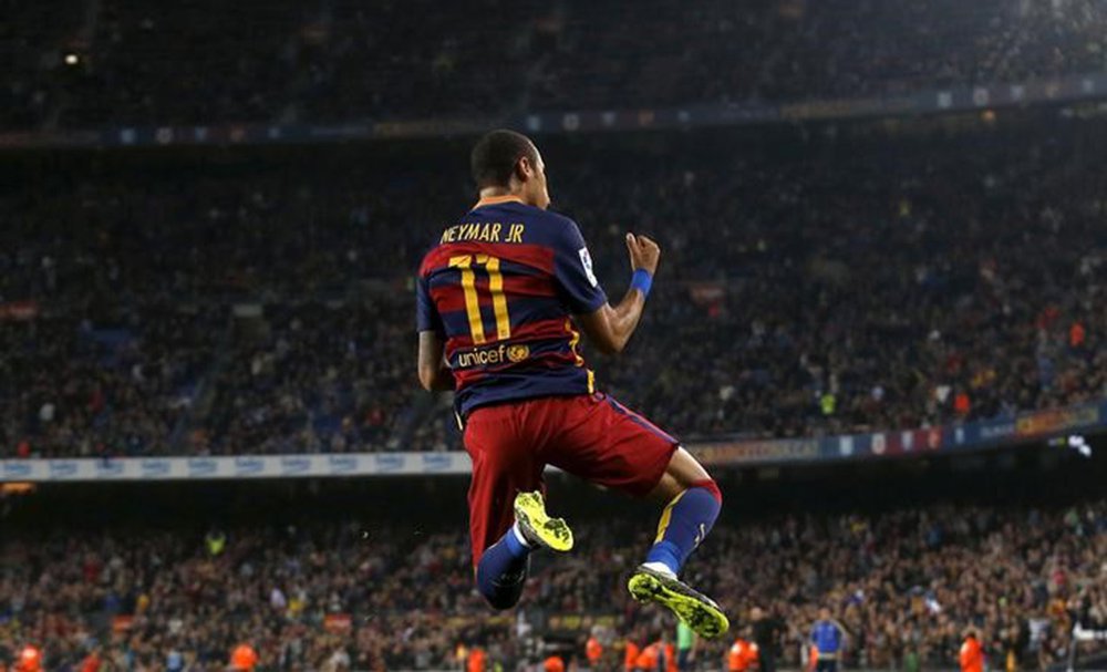 Neymar durante partida contra o Rayo Vallecano, na Espanha. 17/10/2015 REUTERS/Albert Gea