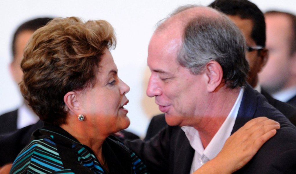 “Eu penso que é possível reverter o quadro no Senado. Não é tarefa fácil porque, agora, o suborno e a esculhambação vão acontecer. Eu alimento essa esperança e luto por ela. Estou disposto a fazer qualquer sacrifício para ajudar a presidenta Dilma", disse o ex-ministro Ciro Gomes