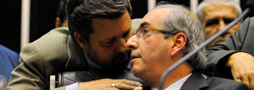 Presidente da C�mara dos Deputados, Eduardo Cunha, durante sess�o extraordin�ria para tentar concluir a vota��o da reforma pol�tica, em primeiro turno (Antonio Cruz/Ag�ncia Brasil)