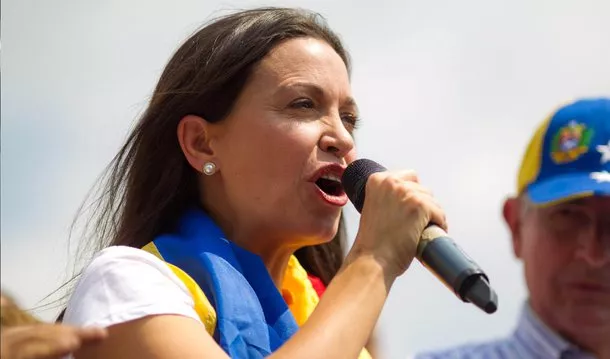 Corina Machado volta a ameaçar derrubar Maduro