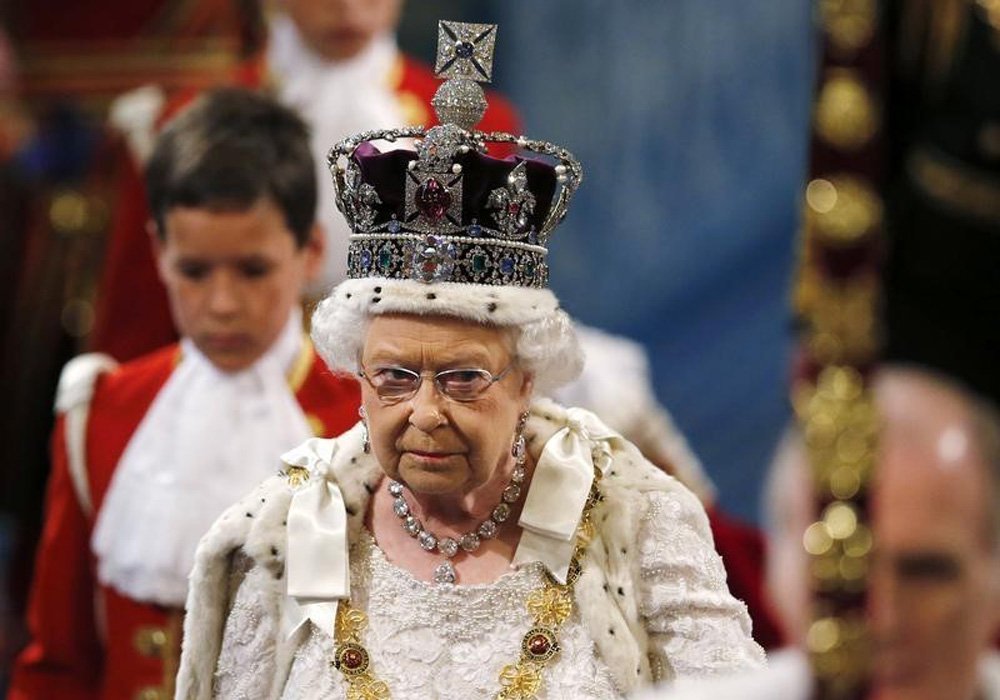 Rainha Elizabeth no PalÃ¡cio de Westminster, em Londres.   27/05/2015   REUTERS/Suzanne Plunkett