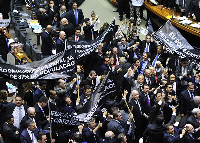 A redução da maioridade penal vem carimbada pelas bancadas da bala, da bíblia e do boi. A hipocrisia e o cinismo são o selo do projeto! Fizeram uma discussão nivelada por baixo