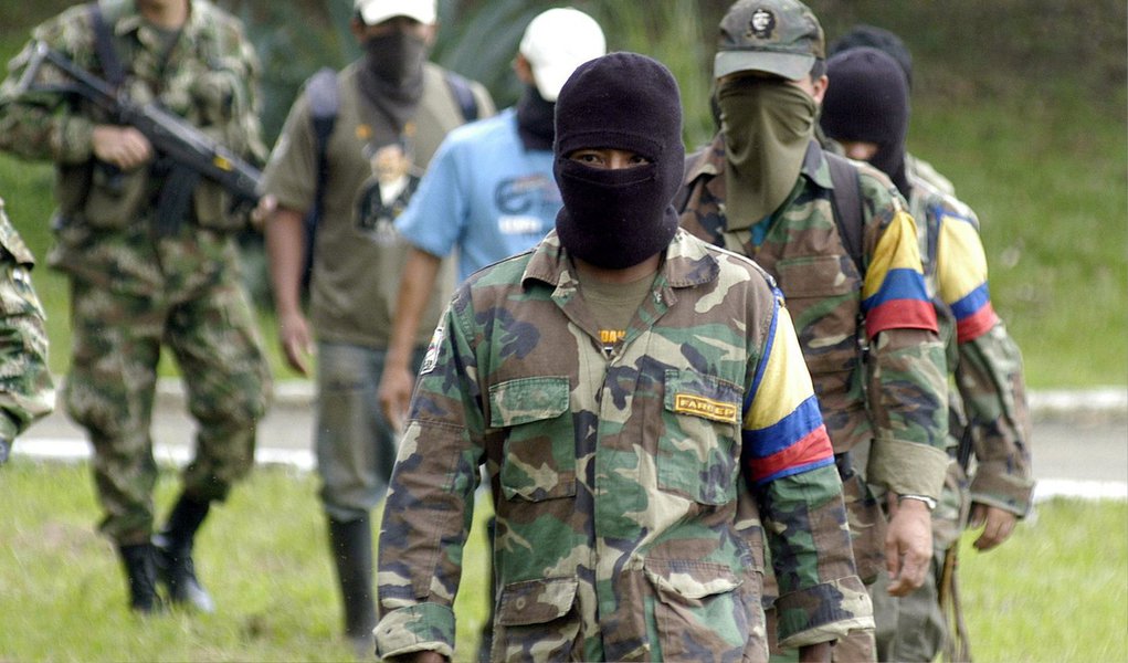 As Forças Armadas Revolucionárias da Colômbia (Farc) suspenderam um cessar-fogo unilateral depois que tropas do governo mataram 26 combatentes da guerrilha; cessar-fogo estava em vigor desde o final de dezembro