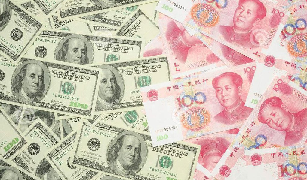 Depois de ter caído nas duas últimas sessões, a moeda norte-americana teve forte alta nesta terça-feira 11, encerrando o dia vendido a R$ 3,498, com alta de R$ 0,055 (1,59%); cotação foi influenciada pelo cenário externo: o Banco Central da China anunciou hoje a desvalorização do yuan em quase 2% em relação ao dólar norte-americano