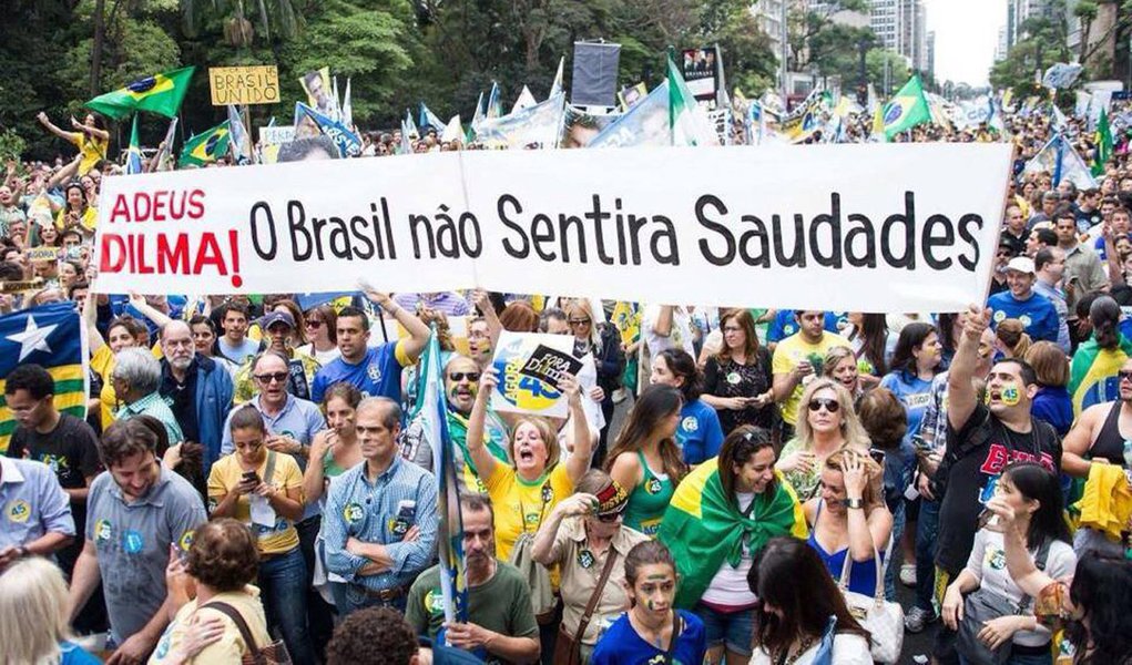 O Brasil não é uma republiqueta, e aqui não se repetirão os bem sucedidos ensaios do Paraguai e de Honduras. Nem outros, porque a sociedade também não mais aceitará a quebra da legalidade reconquistada após mais de 20 anos de ditadura militar