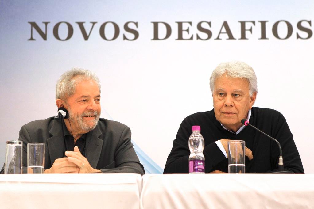 Em conferência no Instituto Lula sobre democracia, ex-presidente pediu ainda "lideranças mais jovens, ousadas, com mais coragem" no partido; "Perdemos um pouco da utopia. É sinal de um partido que cresceu e chegou ao poder, mas precisamos de uma nova", defendeu, ao lado do ex-presidente espanhol Felipe González, convidado especial do evento; Lula disse ainda que os petistas hoje "só pensam em cargo, em emprego, em ser eleito"; "Nós temos que definir se queremos salvar nossa pele, nossos cargos, ou nosso projeto", afirmou
