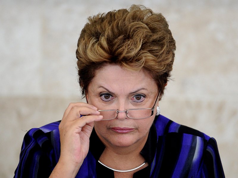 No Brasil, infelizmente as críticas não têm caráter construtivo, não objetivam ajudar o governo a melhorar a sua administração, mas visam, única e exclusivamente, a tomada do poder