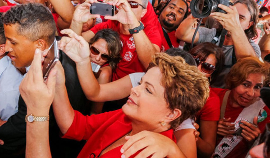 Novos números sobre a gestão de Dilma Rousseff estariam em analise, segundo a colunista Mônica Bergamo; na última sondagem, da CNT/MDA, só 7,7% disseram aprovar o governo -percentual mais baixo que o de Fernando Henrique Cardoso, até então campeão de impopularidade na série da mesma pesquisa