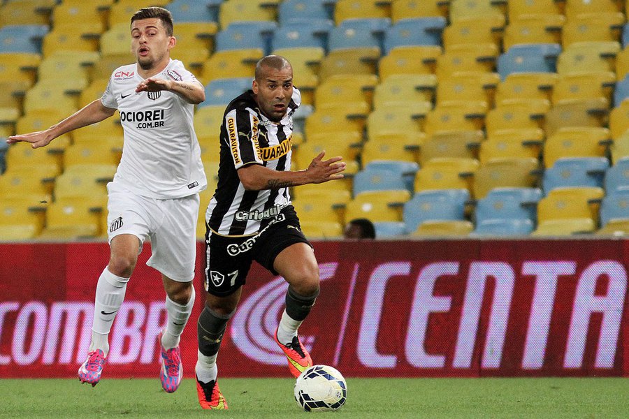 Defesa do Botafogo falha, toma três gols, e complica vida da equipe na Copa do Brasil
 
 