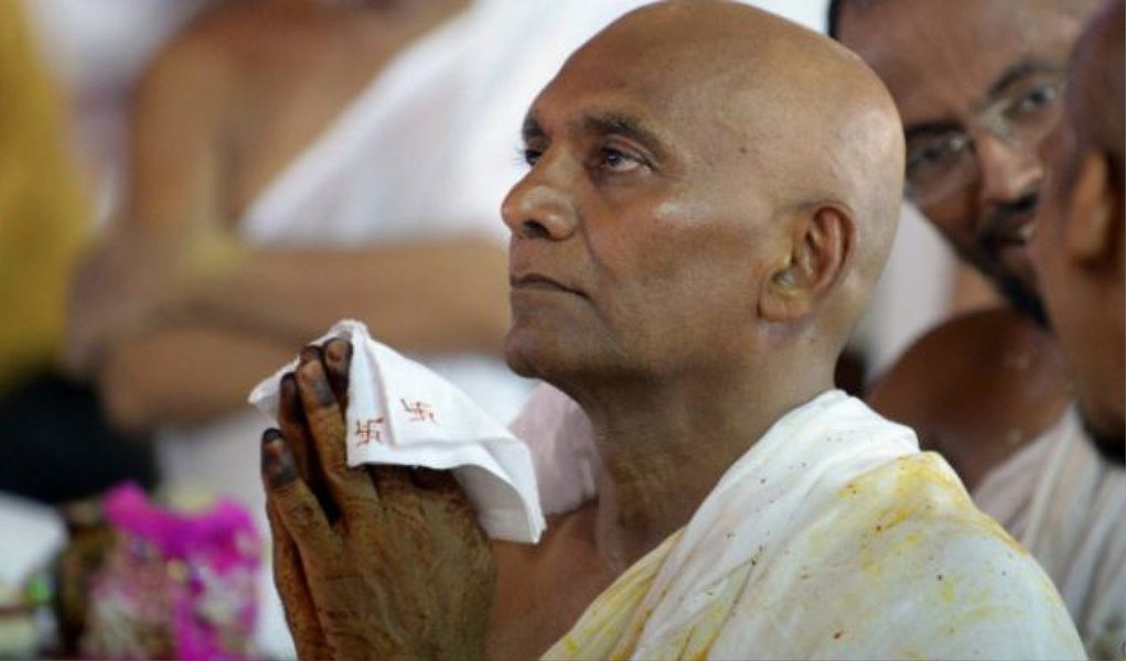 Um dos homens mais ricos da Índia, Bhanwarlal Doshi largou sua fortuna, calculada em US$ 600 milhões pela Forbes, para viver uma vida espiritual de total austeridade; o ex-empresário é agora um monge do jainismo, uma das religiões mais antigas da Ásia