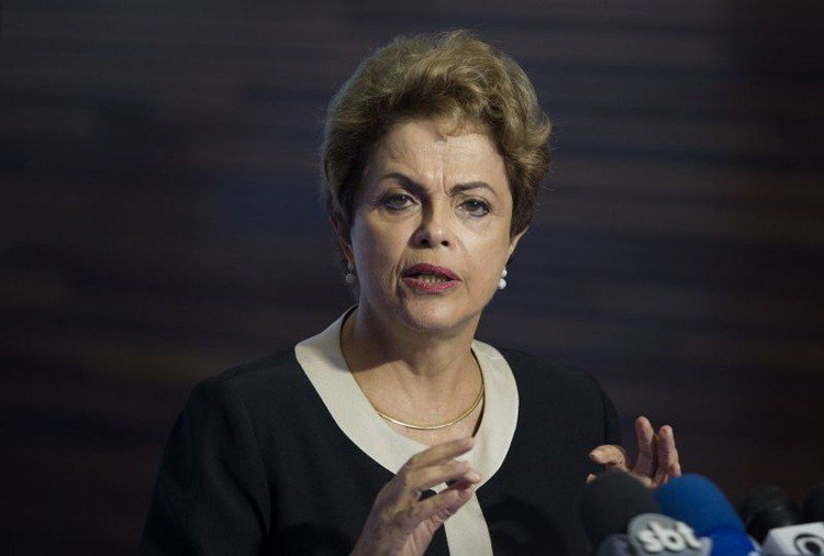Minha angústia aumenta ao perceber que o governo que elegemos, da honrada presidenta Dilma Rousseff, parece ainda não ter noção da gravidade da conspiração que visa derrubar o seu governo ainda este ano