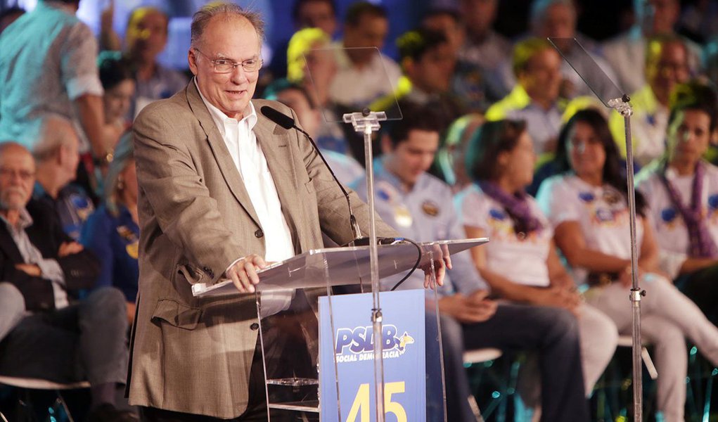 O presidente nacional do PPS, Roberto Freire, defendeu uma intervenção das forças democráticas para tirar a presidente Dilma Rousseff (PT) do poder; "Já não se fala mais em governo, se fala de pós-Dilma", disse ele durante a convenção nacional do PSDB