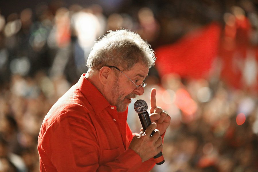 O discurso do ex-presidente Lula, no entanto, foi um banho de água fria, com a defesa intransigente do governo Dilma, sem apresentar nenhuma contrapartida para as forças progressistas