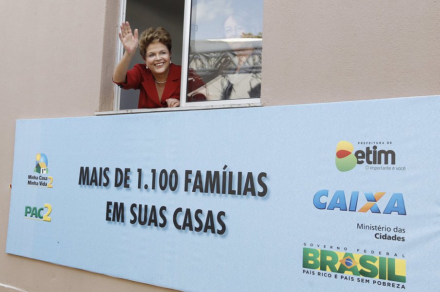 A presidente Dilma Rousseff estará em Juazeiro, no Vale do São Francisco, na sexta-feira (14) para inaugurar mais um empreendimento do programa Minha Casa, Minha Vida; quem informa é Rui Costa, no seu programa semanal de rádio, o 'Digaí, Governador!'; na sexta à tarde, Dilma participa de dois fóruns, abrindo espaço tanto para apresentar os projetos de governo na Bahia como para ouvir dos empresários e do movimento social sugestões para o governo