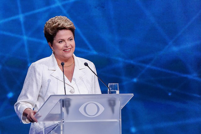 Presidente Dilma mostra que apoiadores da sua candidatura podem enfrentar o debate político de cabeça erguida