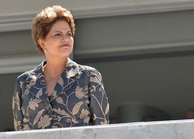 Pelo menos um terá de cair, Dilma ou o estranho no ninho Joaquim Levy. A escolha cabe a ela: se der uma guinada de 180º na política econômica talvez sobreviva, caso contrário seus dias estão contados
