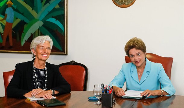 A presidente Dilma Rousseff e a diretora-geral do Fundo Monetário Internacional (FMI), Chistine Lagarde, estiveram reunidas nesta quinta (21), no Palácio do Planalto, para conversarem, entre outros assuntos, sobre “os benefícios econômicos” de uma relação mais estreita entre o Mercosul e a União Europeia; a diretora do FMI disse que teve com Dilma uma “boa troca de pontos de vista” sobre o atual momento da economia global