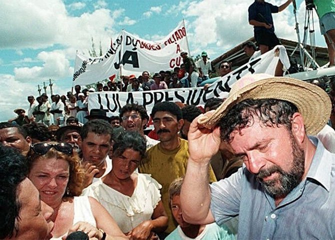 A liderança de Lula contra a sanha golpista é imprescindível, na linha do discurso feito por João Pedro Stédile na ABI : "Lula, retome as caravanas pelo país, nos lidere em defesa do Brasil que nós te seguiremos"