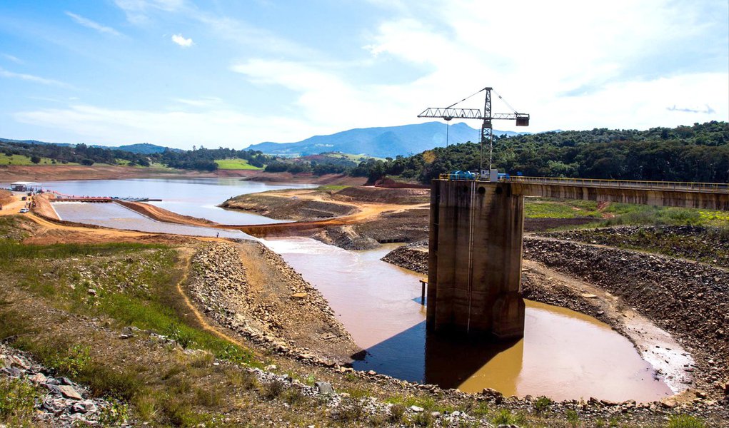 No final da semana passada, a Sabesp informou que restavam apenas 40 bilhões de litros de água da primeira cota da reserva técnica do Cantareira que começou a ser retirada no dia 16 de maio