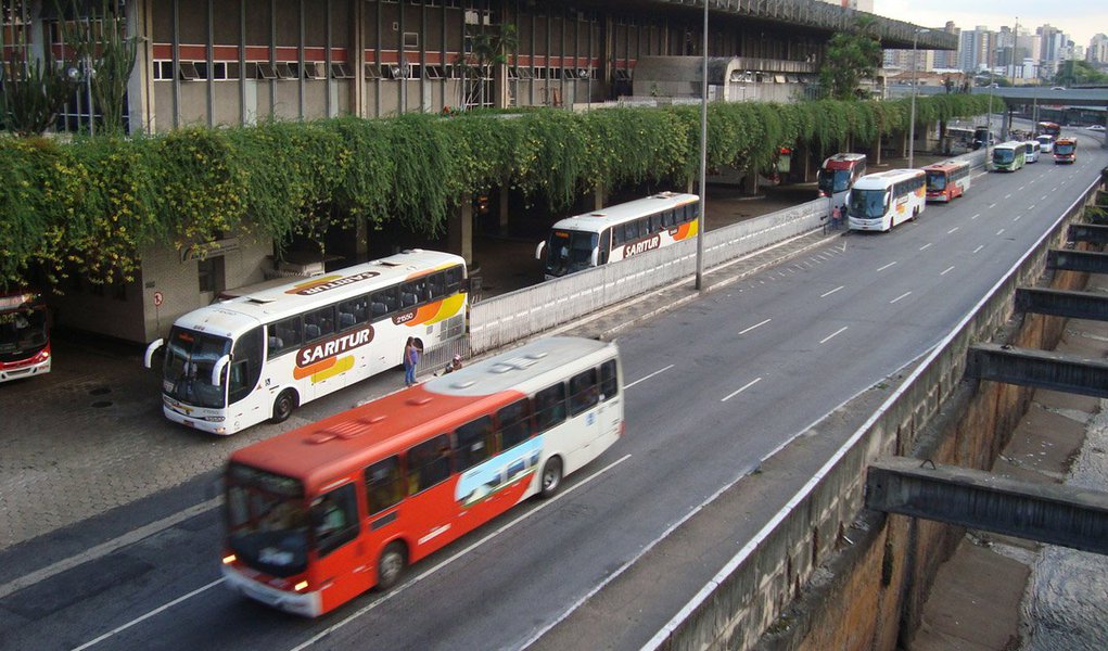 As tarifas dos ônibus intermunicipais rodoviários serão aumentarão, em média, 9,31%, a partir das 0h desta quarta-feira (17), em Minas Gerais; o aumento está previsto em contrato, de acordo com a Secretaria de Estado de Transportes e Obras Públicas (Setop); os ônibus que ligam os municípios mineiros atendem, em média, 6 milhões passageiros por mês; o reajuste não é válido para linhas que circulam na Região Metropolitana de Belo Horizonte
