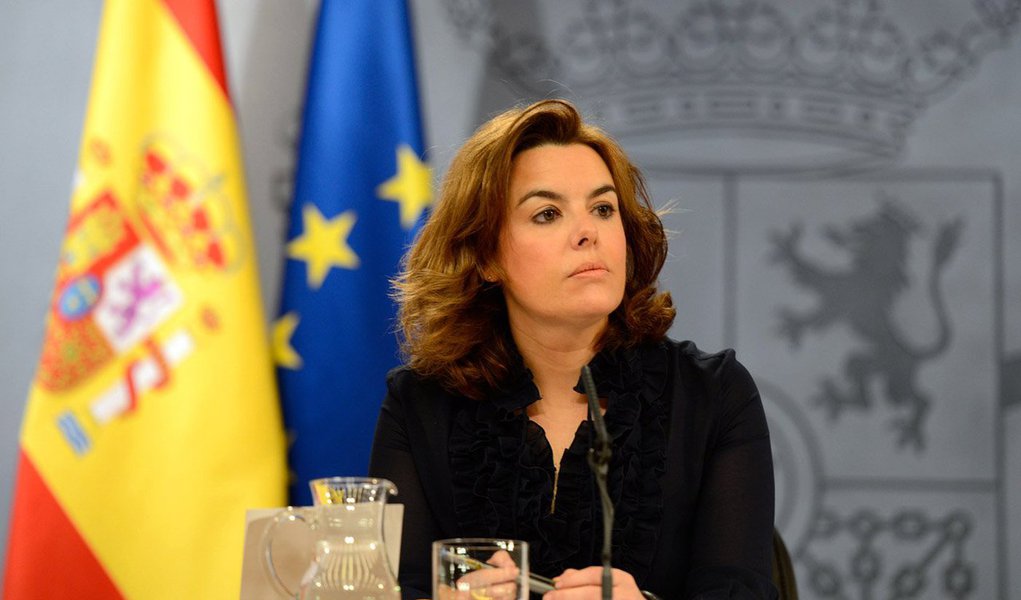 Governo espanhol anunciou que vai pedir ao Tribunal Constitucional para suspender a consulta popular sobre a independência da Catalunha, marcada para o dia 9 de novembro; essa é a segunda tentativa de evitar que os catalães se manifestem sobre a separação da região