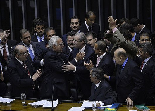 Os 513 eleitos pela população brasileira para representá-la no parlamento deverão demonstrar disposição e compromisso na elaboração de uma agenda de interesse nacional