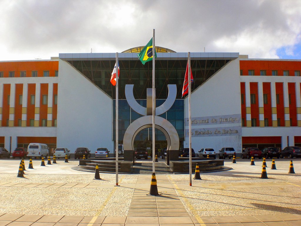 O Tribunal de Justiça da Bahia (TJ-BA) continua sendo o mais atrasado na condenação de processos sobre corrupção; de acordo com dados divulgados pelo Conselho Nacional de Justiça (CNJ), a corte baiana é a que tem a menor porcentagem de processos julgados em relação ao estoque; de 7.202 processos iniciados até 31 de dezembro de 2012, apenas 427 haviam sido julgados até julho de 2014, um índice de 6%